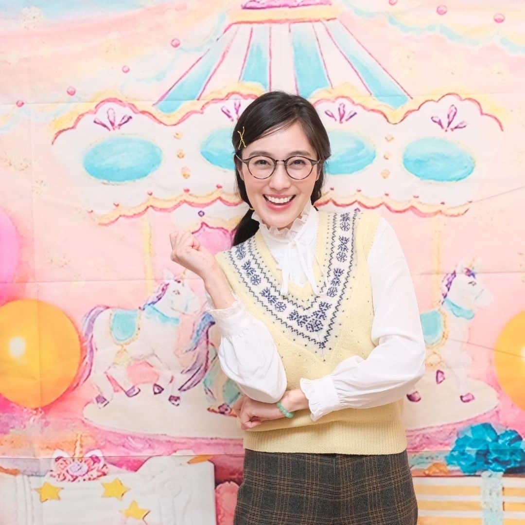 小澤真利奈さんのインスタグラム写真 - (小澤真利奈Instagram)「昨日の、YouTube大喜利の衣装はこちら✨ 今日のYouTube大喜利は、私もみなさんと一緒にチャットで参加します😊 すっごく楽しみです！  #くるみらTV  @kurumiratv   #昨日の衣装 #小澤真利奈 #原宿シカゴ @harajukuchicago_official   #うえちゃん #うえだのまさゆき @uechan_uedano  @walnuts_importclothing  #walnuts #ウォルナッツ #原宿シカゴ  #Photo #カメラマン #ほりたよしか さん @yoshikahorita  @caminari_inc   #スタイリスト #まりちゃん @maritanimoto   #ヘアメイク @_nagigee   #今日のくるみらTVは #21時から #YouTube大喜利 #ゲストは住吉美紀さん #楽しみです！」2月19日 12時27分 - marina_kozawa_official