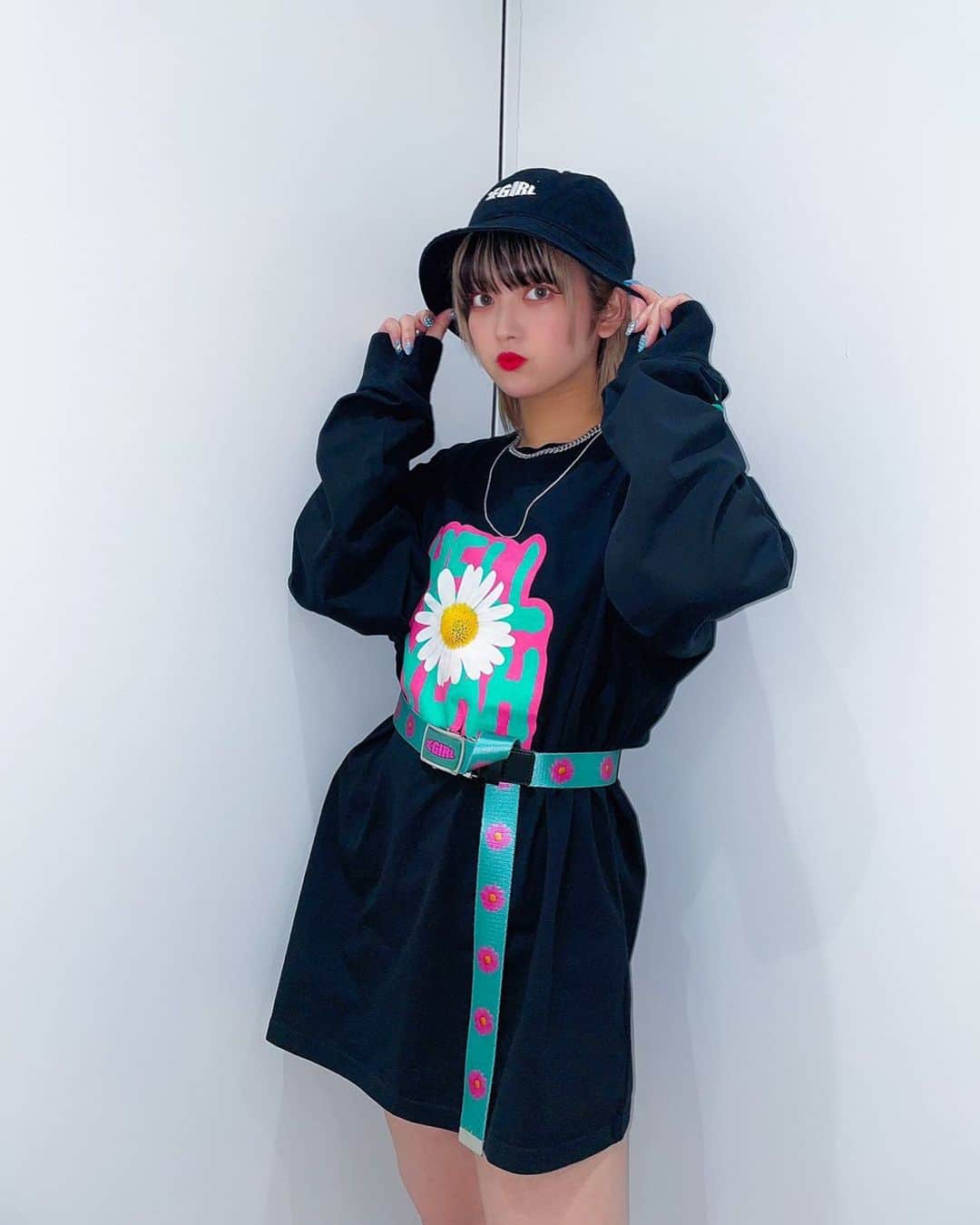 XGIRL_ootdのインスタグラム：「#xgirl_ootd @yk_mesuke25 155cm X-girl HARAJUKU STAFF ・ ---------------------------- ・ ▪  DAISY LOGO LS TEE ￥6,000 + tax (SIZE XL) ▪️ DAISY METRO HAT ￥5,000 + tax (ONESIZE) ▪️ DAISY BELT ￥4,500 + tax (ONESIZE) ・ ----------------------------」