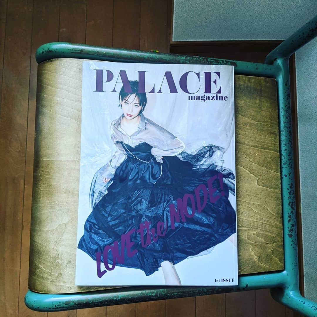 川原克己 さんのインスタグラム写真 - (川原克己 Instagram)「🌈🌈🌈🌈🌈🌈🌈🌈 むっちゃオシャレな雑誌 @palace_magazine   むっちゃ素敵なカメラマン @rikki_sanju   むっちゃオシャレ素敵な私 @no.kantoku  #PALACE #全てのモノは愛で始まる #LOVE #creative #art」2月19日 12時32分 - tenjikunezumikawahara