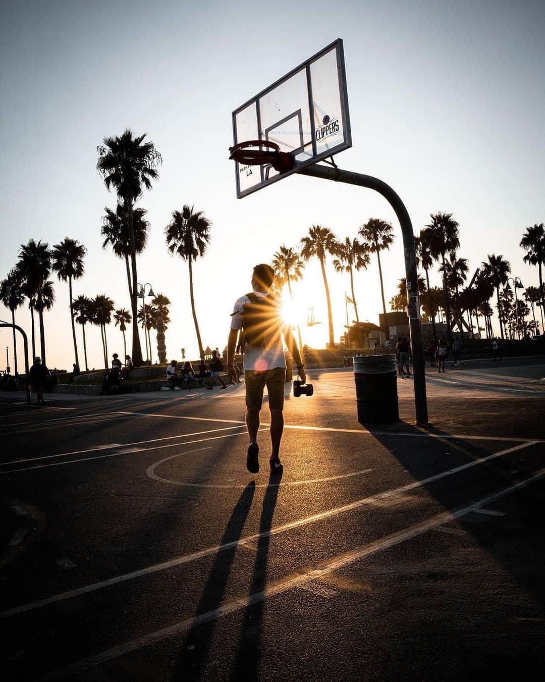 instagoodのインスタグラム：「@shvdewolf Don't be in such a rush to figure everything out. Embrace the unknown and let your life surprise you.   🐺: Behind the scenes footage at Venice Beach with @bleajphoto」