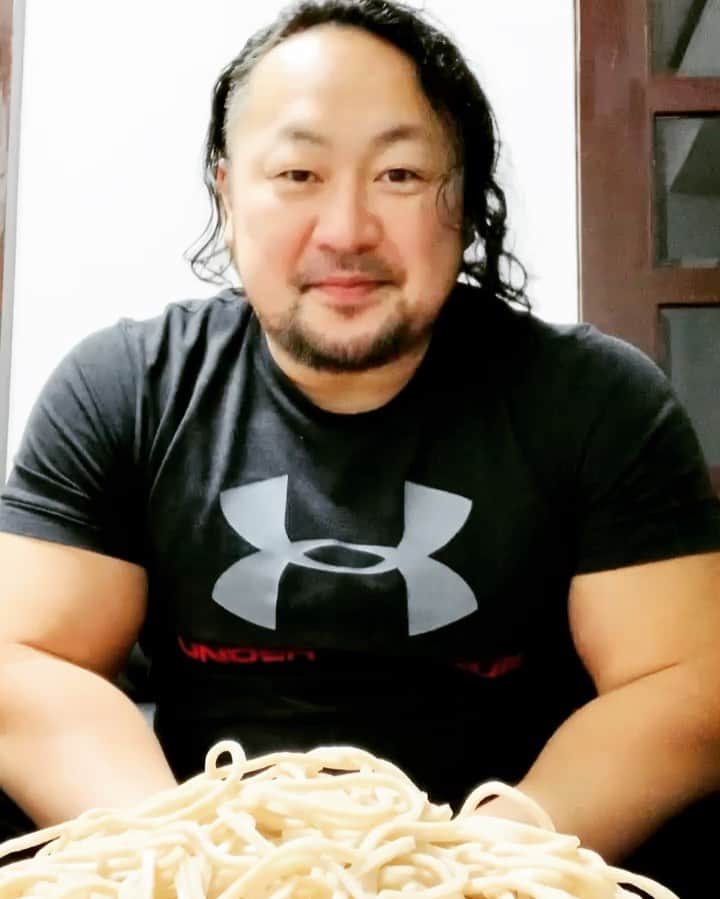 のインスタグラム：「Lunch time…🍜 #dragongate #prowrestling #lunch #noodles #eat #muscle #fitness #diet #dietfood #delicious #ドラゴンゲート #プロレス #ランチ #麺スタグラム #蕎麦 #吉田隆司 #美味しい #ダイエット #ヘルシーメニュー #맛있는 #라면 #大食い」