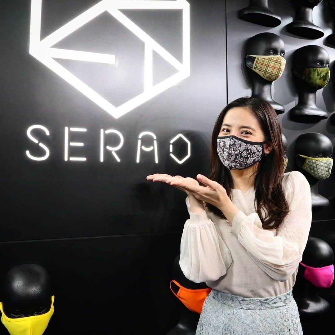 槙あやなさんのインスタグラム写真 - (槙あやなInstagram)「ベストマスクニストアワード2020で 司会を務めたご縁で知った、 マスクブランド『SERAO @serao_sanwa 』。 「マスクを衛生用品としてだけではなく、ファッションアイテムとして楽しめる時代に。」をコンセプトに、 デザインは38色も展開されています！ (私がつけているのは、ペイズリー柄。)  コロナ禍で、マスクが必須の今ですが、 SERAOはその日の気分に合わせて、 色や柄を選べて楽しいですよ！ 肌触りの良い布マスクなので、 私も愛用させていただいています♡ #serao #ファッションマスク #カラーマスク #お洒落マスク #ベストマスクニストアワード2020」2月19日 12時39分 - ayana_maki