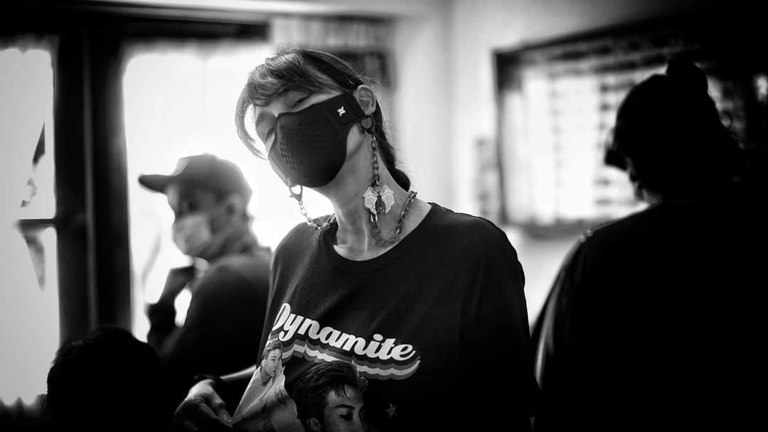 ルナ・マヤのインスタグラム：「Back on set as a #director #series #lunamaya 🎬」