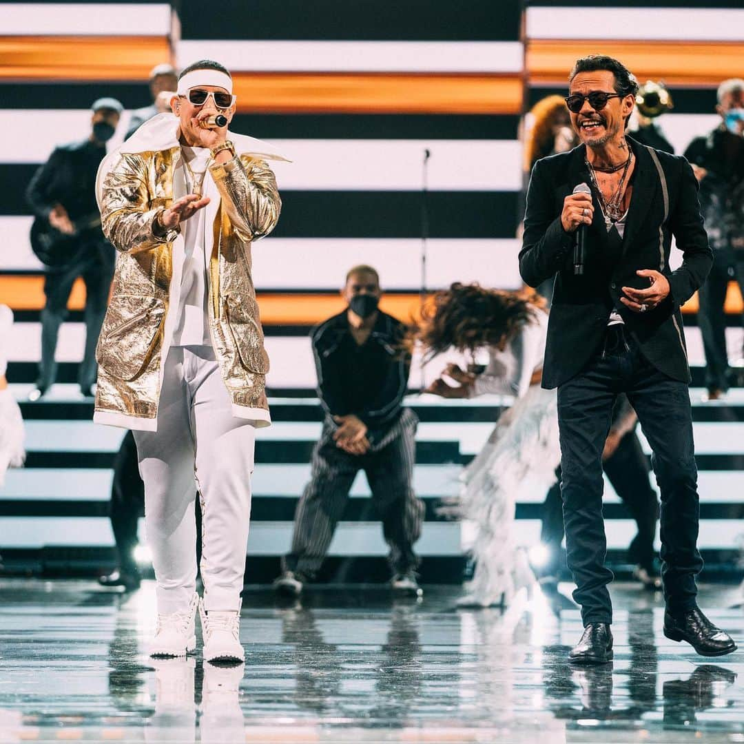 ダディー・ヤンキーさんのインスタグラム写真 - (ダディー・ヤンキーInstagram)「Rumbón de Callejón en @premiolonuestro  DE VUELTA PA’ LA VUELTA live! @marcanthony」2月19日 12時52分 - daddyyankee