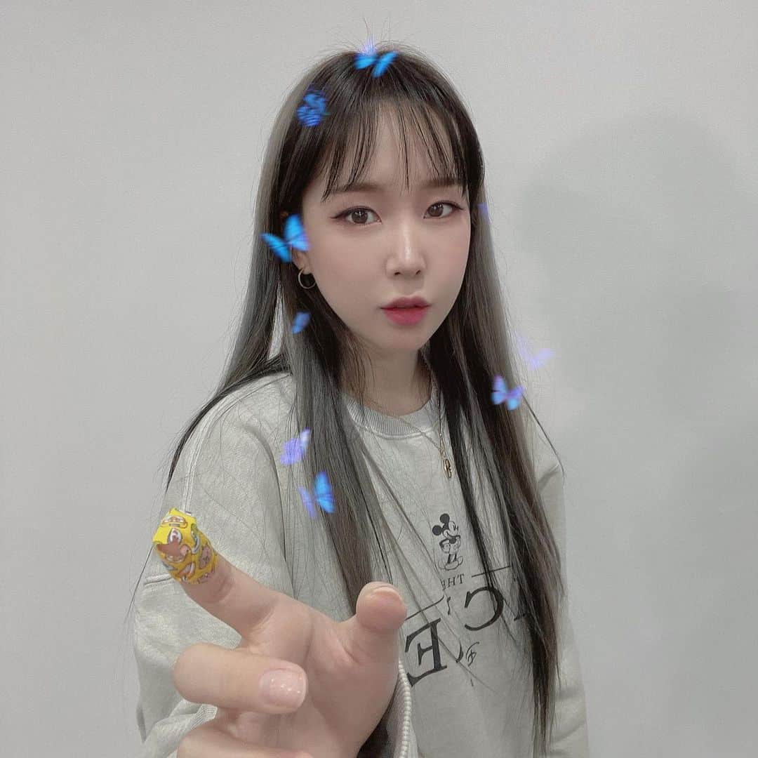 ウェイ のインスタグラム：「맛있는 점심드셔요🦋 저는 김치만두 먹었어요🥟」