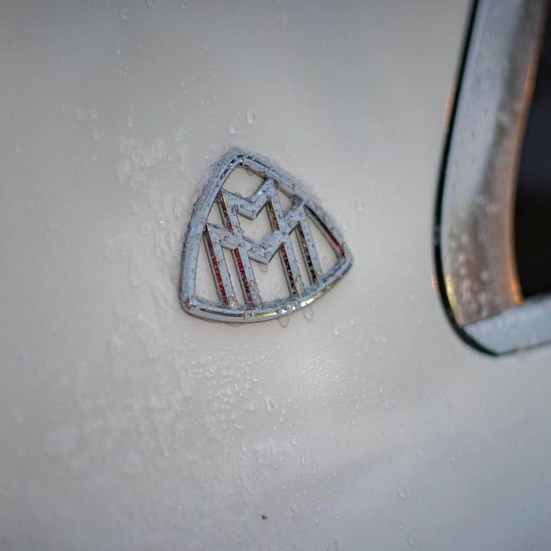 ジュエルズ・サンタナさんのインスタグラム写真 - (ジュエルズ・サンタナInstagram)「Maybach, MayBach... My Baby Went Above N Beyond For My Bday... Still Can’t Believe It... U The 🐐 Baby ... I Love U #UsForever 🖤😘🙌🏾💯✔️」2月19日 13時05分 - thejuelzsantana