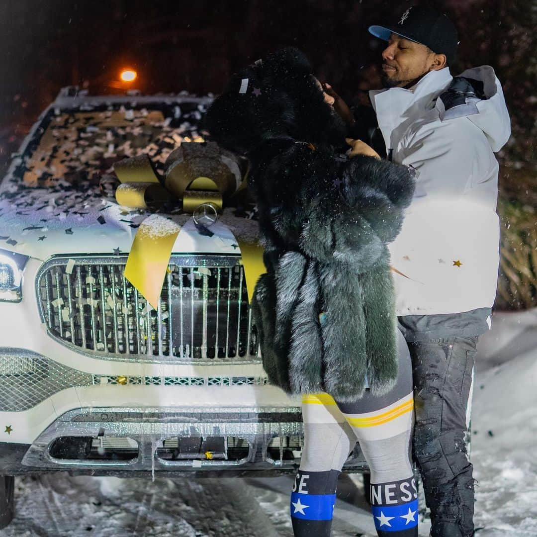 ジュエルズ・サンタナさんのインスタグラム写真 - (ジュエルズ・サンタナInstagram)「Maybach, MayBach... My Baby Went Above N Beyond For My Bday... Still Can’t Believe It... U The 🐐 Baby ... I Love U #UsForever 🖤😘🙌🏾💯✔️」2月19日 13時05分 - thejuelzsantana