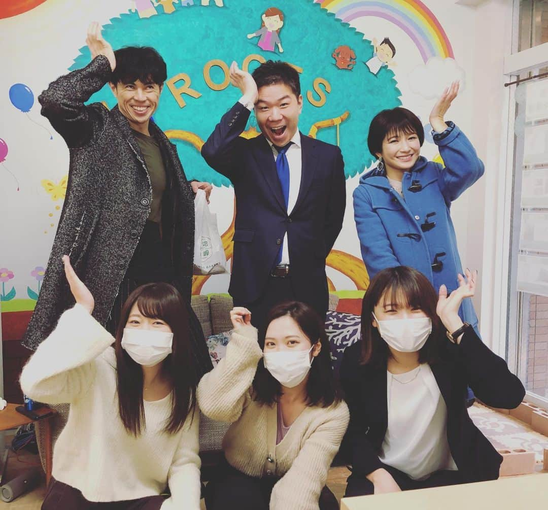 小西ゆりなさんのインスタグラム写真 - (小西ゆりなInstagram)「今夜も是非ご覧くださいませ✨ 今月は株式会社ROOTSさんを取材させていただきました(^^) 23時〜東京ベイネット「小島よしおの社長と飲みTV」📺 毎週金曜日　23時〜 毎週土曜日曜　23時30分〜 #東京ベイネット #社長と呑みtv #今夜放送 #ご覧ください #江東区 #中央区 #ケーブルテレビ #千葉 #長野 #神奈川 #静岡」2月19日 13時14分 - yurina_konishi