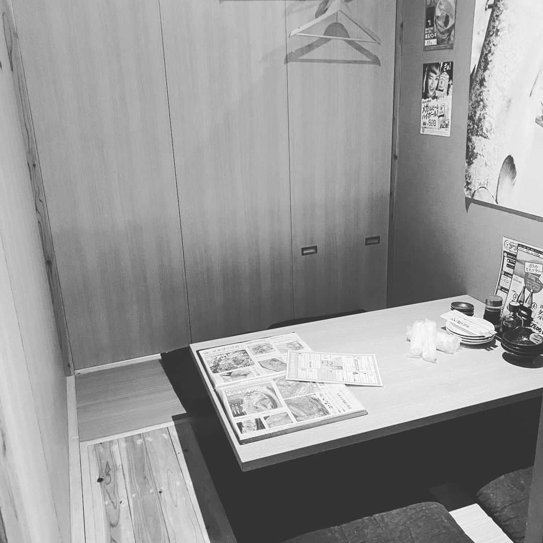 知床漁場 吹田店さんのインスタグラム写真 - (知床漁場 吹田店Instagram)「こんにちは！ 人気の個室でゆっくりお食事いかがですかー！😁 密閉を避けるために入口は開けておりますが、ごゆっくりお楽しみ頂けると思います🎶 今日も元気に営業中です！！😁  #吹田グリーンプレイス#吹田ランチ#吹田海鮮#吹田個室#個室居酒屋#吹田グルメ」2月19日 13時17分 - shiretoko.suita