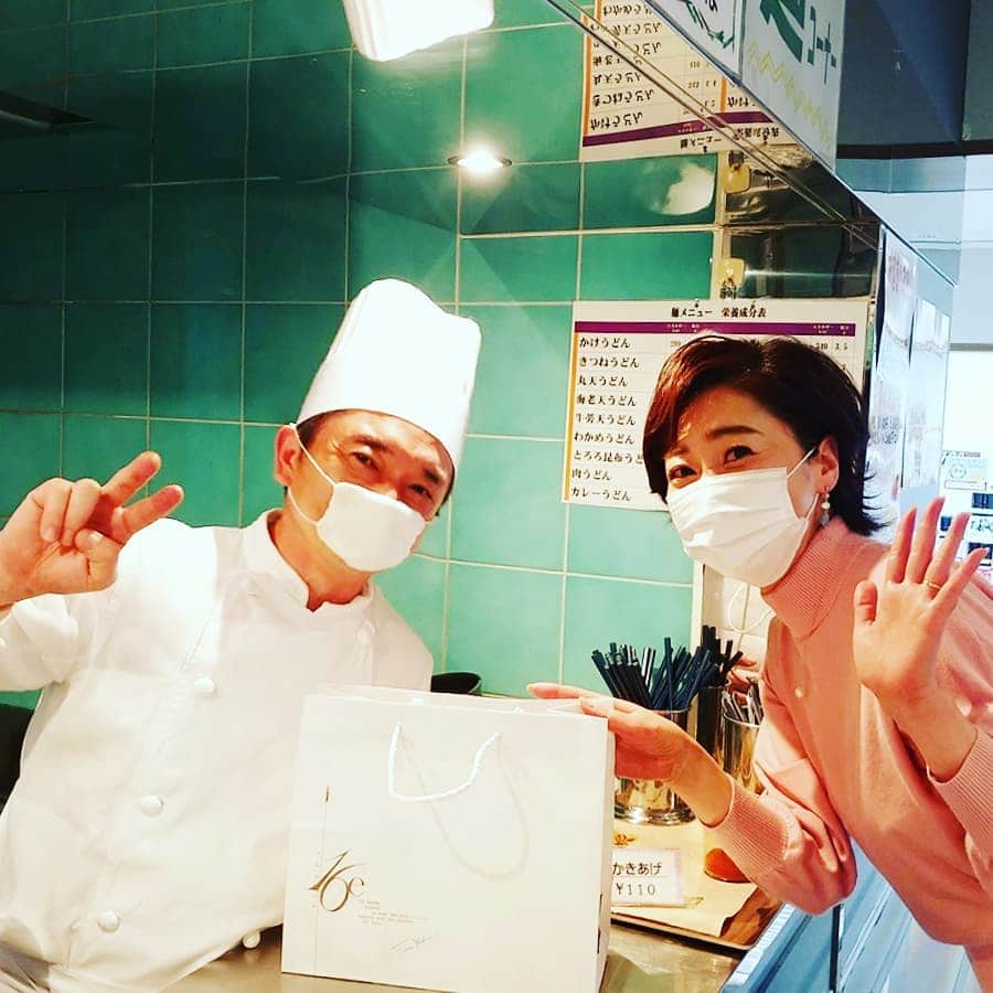 池尻和佳子さんのインスタグラム写真 - (池尻和佳子Instagram)「社員食堂でいつも美味しいおかずを作ってくださっていたマネージャー、今日で異動となります😆  寂しいですね。  味見を何度もするので、“アベノマスク”がとても使いやすいんだそうです！！  美味しいご飯🍜 心から、ありがとうございました🍀」2月19日 13時19分 - wakako_ikejiri_rkb