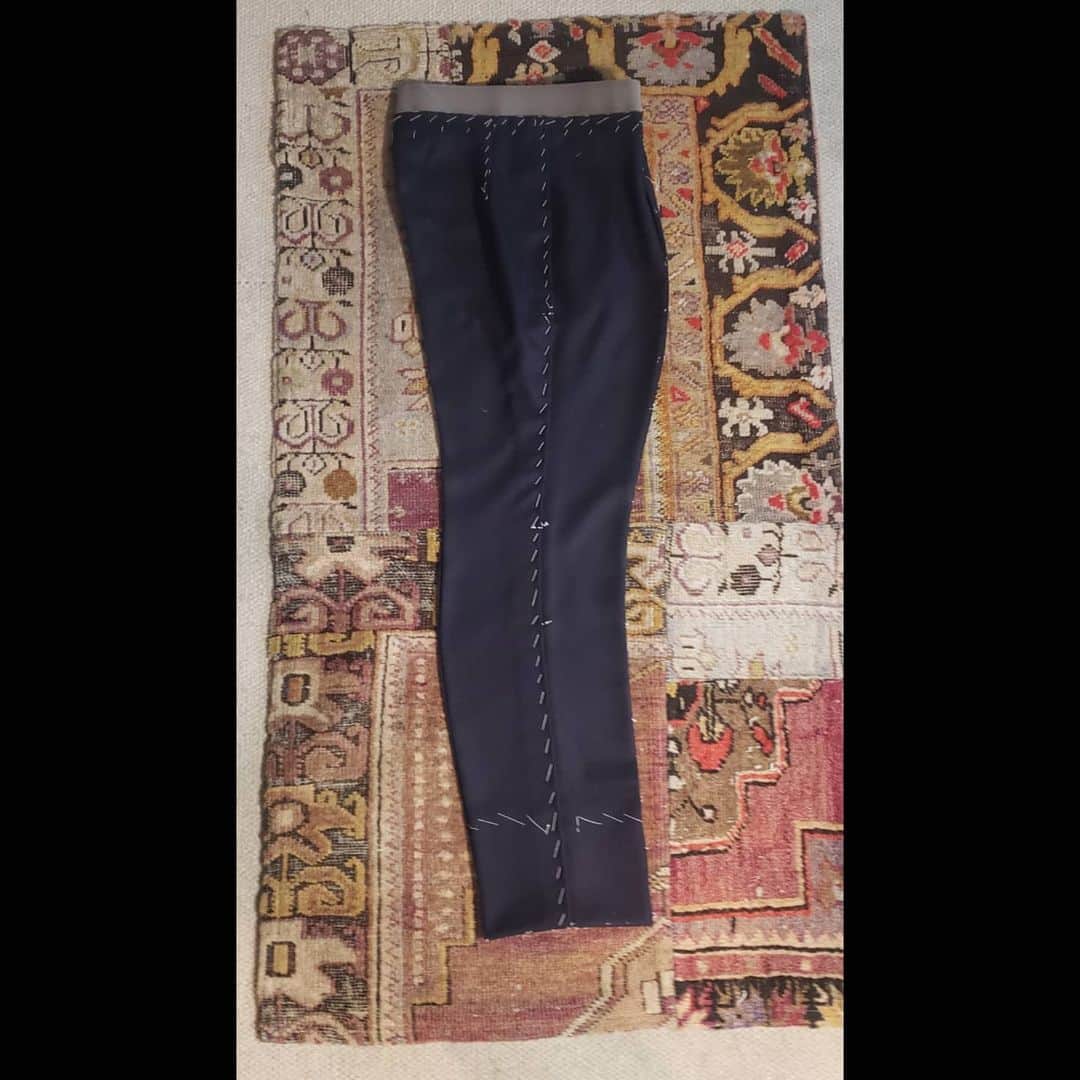 信國太志さんのインスタグラム写真 - (信國太志Instagram)「Shape even before sewing up. #trousersmaker」2月19日 13時24分 - taishinobukuni