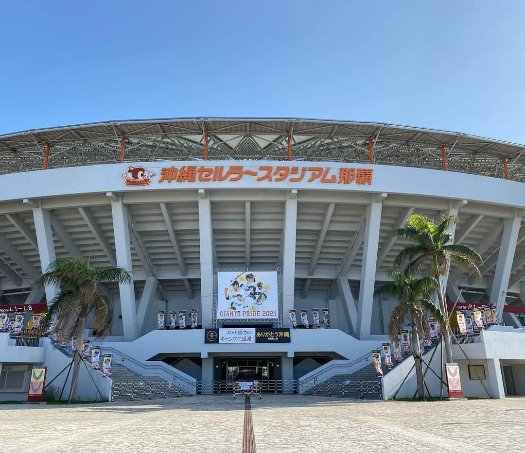 藤村大介のインスタグラム：「那覇キャンプ休養日 休日でも球場に来て練習する選手たち！！ #若林晃弘  #石川慎吾 #松原聖弥  #岸田行倫  #八百板卓丸」