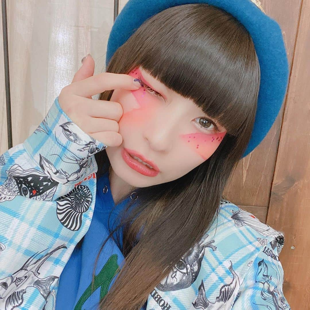 ピンキー！☆藤咲彩音さんのインスタグラム写真 - (ピンキー！☆藤咲彩音Instagram)「メイク中、うつらうつらしていたらこんな素敵なメイクになっていてびっくりした。かっちょいー！！ @kurarasystem 素敵に仕上げてくださってありがとうございます🙏🏻  #でんぱ組 #写真集 #でんぱ組オフィシャルメモリアルブック📚」2月19日 13時44分 - pinky_ayane