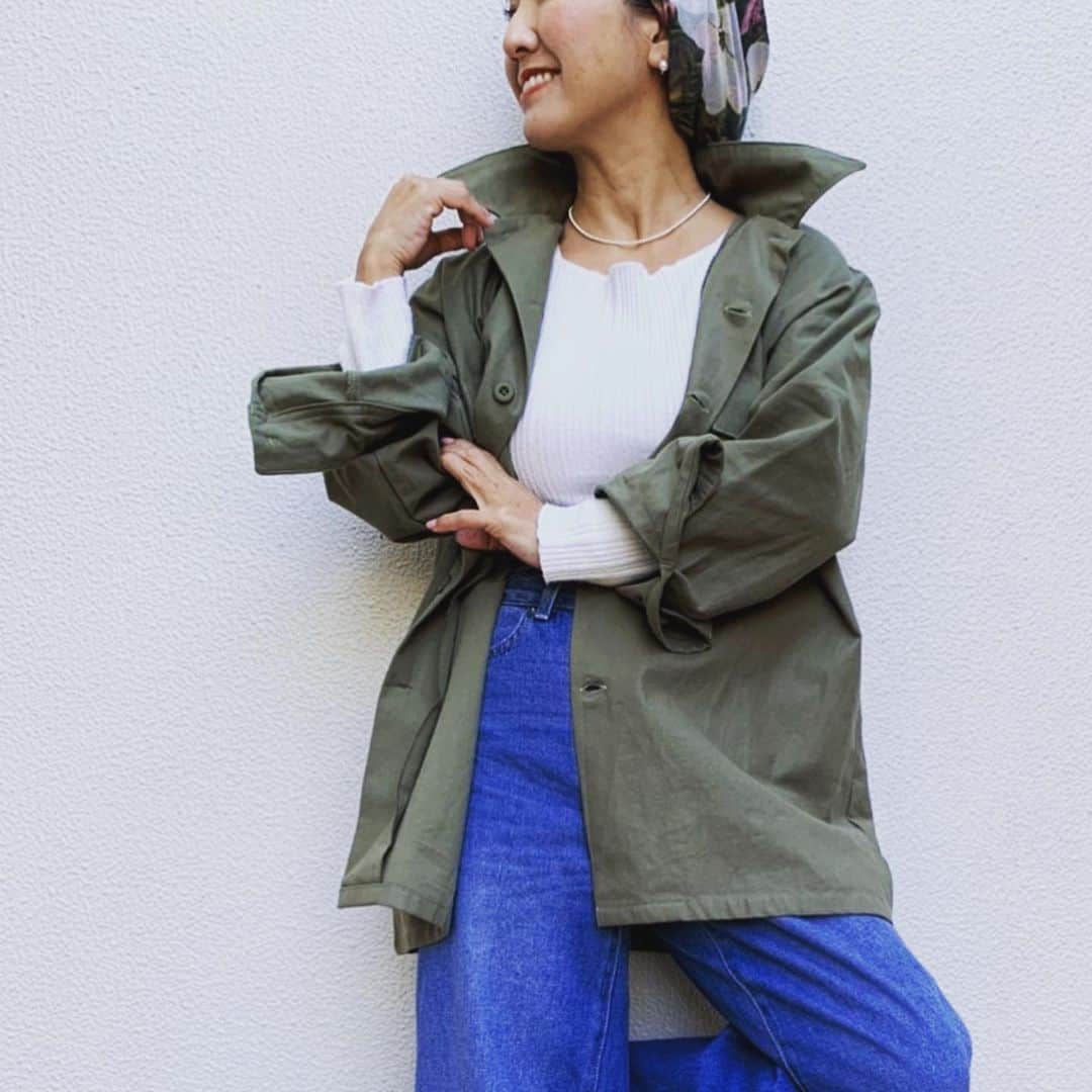 坂木優子さんのインスタグラム写真 - (坂木優子Instagram)「♡ ♡ ♡  Happy Friday 🌼  曜日感覚ゼロだけど #happy  と　思いたいw  これからの季節に ピッタリなouter♡  気負わないけど　サマになる @gblue_official ♡ online shop もご覧ください♡  花柄のスカーフを　ターバン風に アレンジ♡ #beacheyuko  #code  着回しを楽しもう♡  #春コーデ #gblue #デニムコーデ #ターバンアレンジ #ファッション #海のある生活 #毎日コーデ #着回しコーデ #アイテム #fashion #ミニマム」2月19日 13時48分 - beacheyuko