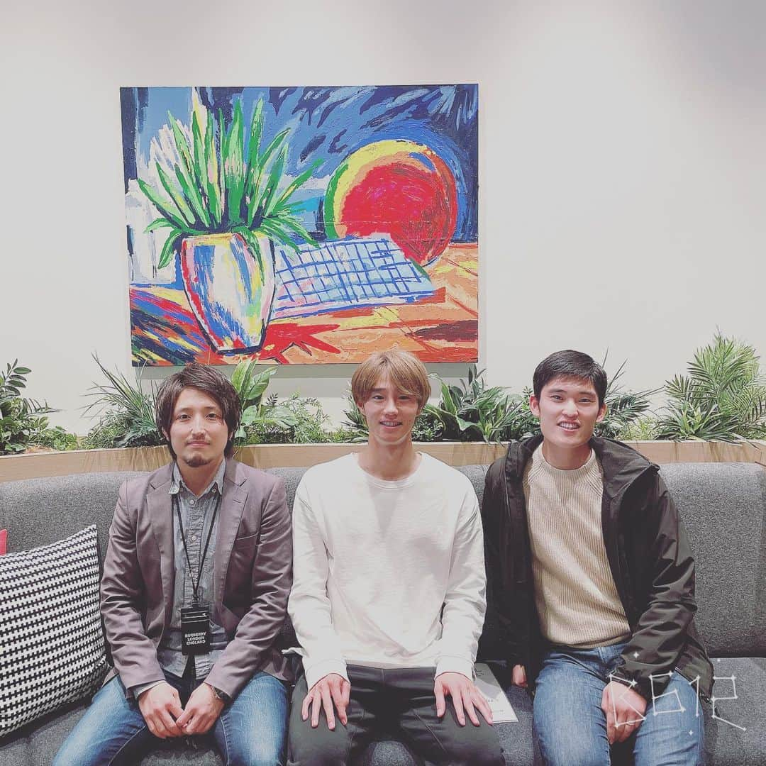 星原健太さんのインスタグラム写真 - (星原健太Instagram)「今日は朝から株式会社amproudの仲西洋平さんとフットサルで出会っていつもお世話になっている竹内智士さんとお話ししてきました。﻿ ﻿ とても有益な話が出来て聞いてるだけでも楽しかったです！8割理解できてませんでしたがニコニコしながら頷いてました。﻿ ﻿ もっと勉強してこういう話も分かるようになりたい💪🏻﻿ ﻿ 撮影は竹内さんの妻の渚さんにお願いしました。少し画像加工入ってます﻿ ﻿ #元Jリーガー #Jリーグ #サッカー #サッカー好きな人と繋がりたい #セカンドキャリア #オンラインサロン #ガンバ大阪 ﻿ #水戸ホーリーホック #ギラヴァンツ北九州 #松本山雅FC #ザスパクサツ群馬 #藤枝MYFC #大阪 #osaka #soccer #football #life #jleague #youtube #youtuber #wework」2月19日 13時59分 - kentahoshihara