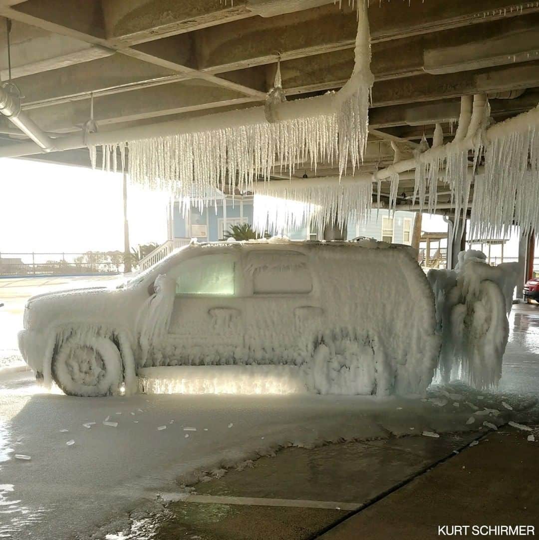 ABC Newsさんのインスタグラム写真 - (ABC NewsInstagram)「A Texas resident found their SUV frozen in ice after pipes burst inside a Galveston parking lot during devastating winter storm.」2月19日 14時01分 - abcnews