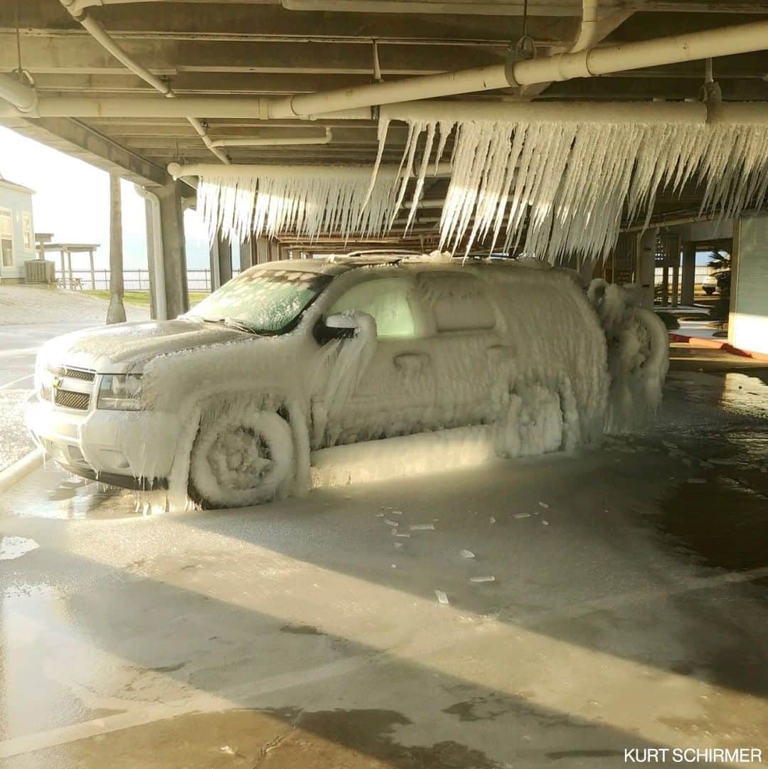 ABC Newsさんのインスタグラム写真 - (ABC NewsInstagram)「A Texas resident found their SUV frozen in ice after pipes burst inside a Galveston parking lot during devastating winter storm.」2月19日 14時01分 - abcnews