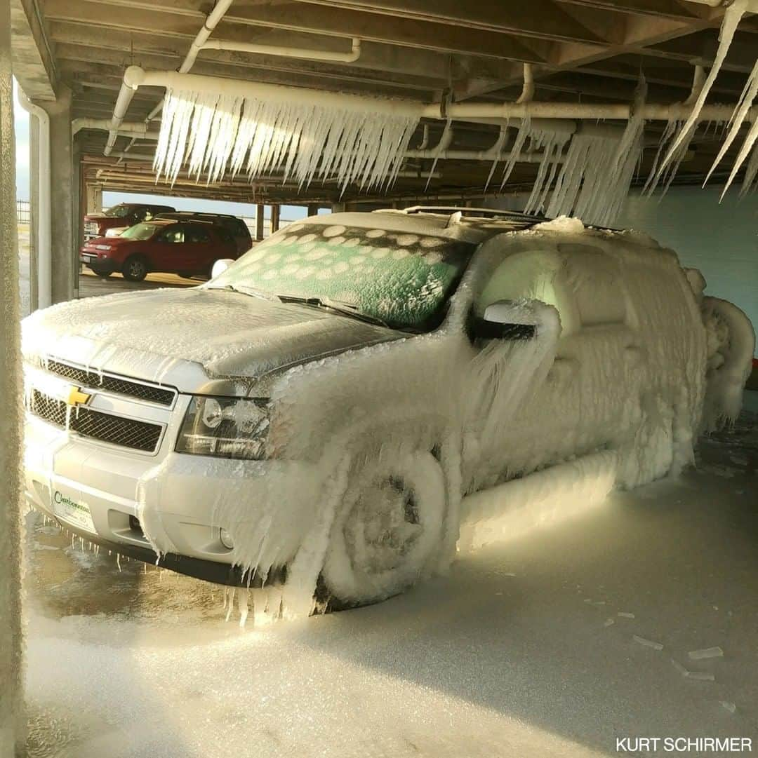 ABC Newsさんのインスタグラム写真 - (ABC NewsInstagram)「A Texas resident found their SUV frozen in ice after pipes burst inside a Galveston parking lot during devastating winter storm.」2月19日 14時01分 - abcnews