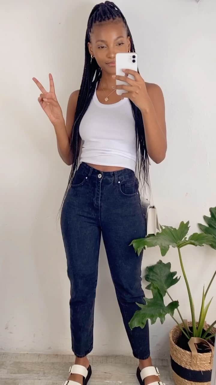 COTTON ONのインスタグラム：「Can’t stop, won’t stop 💙👖 Which fit did you land on? 👇 #TapToShop #MyCottonOn #DOITINDENIM @mmaketi_langa」