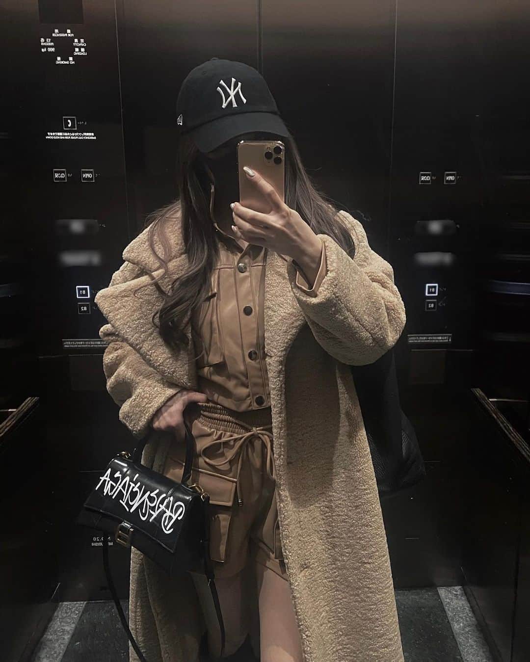小原優花のインスタグラム：「Someday clothes 🐏🐏  #coordinate #ootd #balenciaga #solov #neweracap #fashionnova」