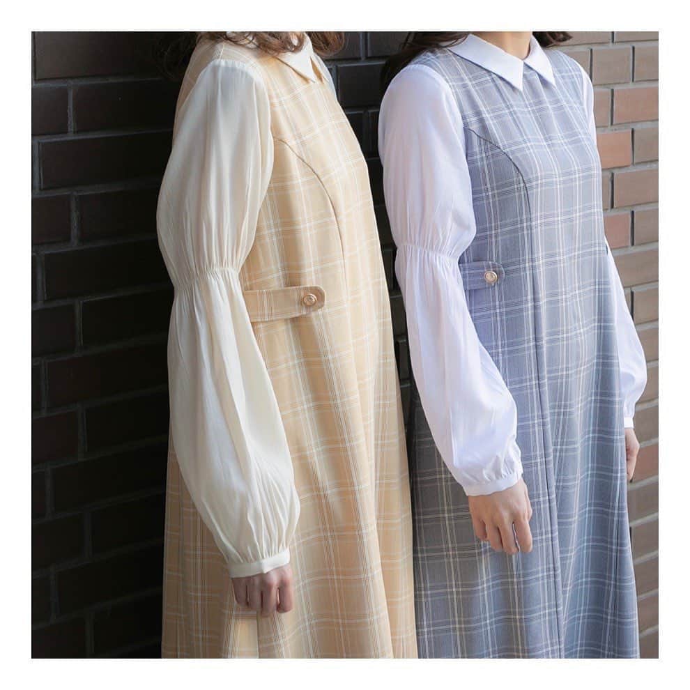 LEBECCA boutique Vintageのインスタグラム：「.﻿ Coming Soon💐﻿ ﻿ アームホール部分から裾にかけて切替を入れることで、﻿ ゆったりとしたシルエットの中にも﻿ 程よいメリハリを感じられる﻿ 美しいデザインに仕上げております。﻿ ﻿ ﻿ #LEBECCAboutique #切り替えの早いワンピース」