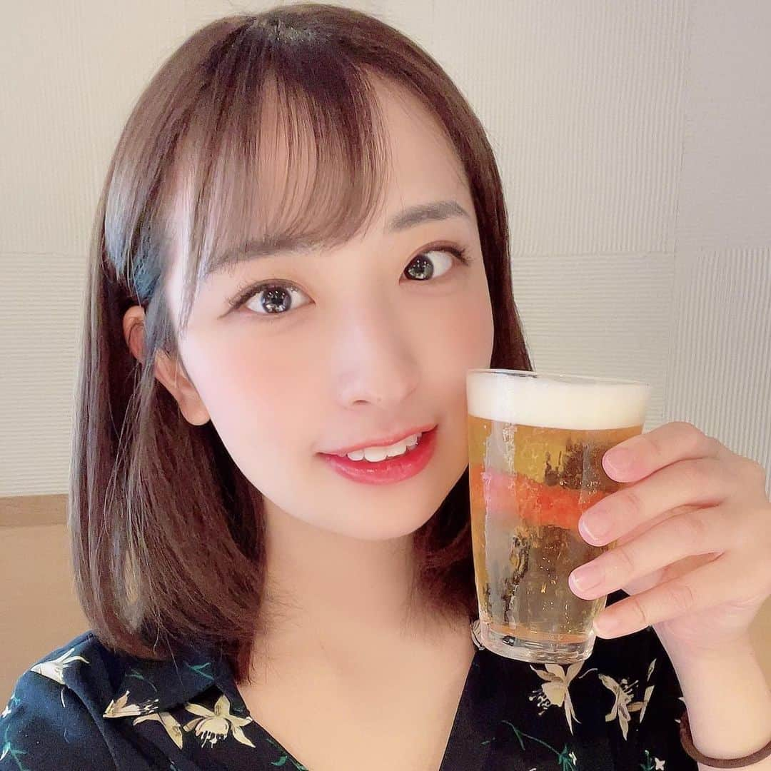 井口眞緒さんのインスタグラム写真 - (井口眞緒Instagram)「今日のランチはしゃぶしゃぶに行ってきました〜 店内は高級感あふれてとってもおしゃれでした！ ランチタイムはビールも300円で ごはんと漬物おかわり自由！ ご飯も白米か十穀米か選べて幸せでした💗 もちろん、私はご飯も漬物もおかわりしました🤣  📍山笑ふ 🚃表参道駅 予算:昼〜1999円、夜〜7999円」2月19日 14時17分 - iguchi.mao