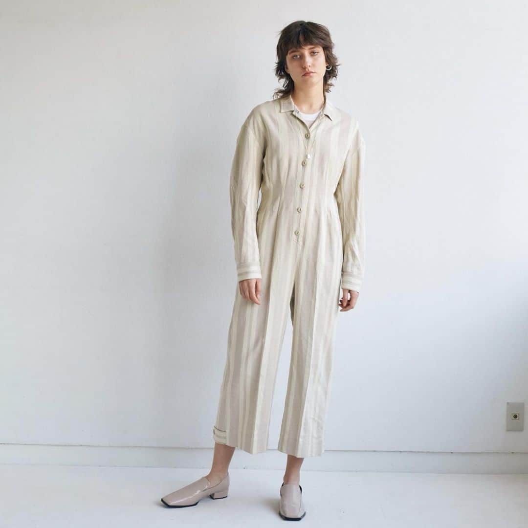 styling/さんのインスタグラム写真 - (styling/Instagram)「1重仕立てで春らしく軽やかに仕上げたオールインワン。ウエストシェイプされた女性らしさとリラクシーさも感じられる一着。 1枚で着るだけでなく、季節に応じてインナーに長袖からノースリーブトップスまでレイヤードスタイルも楽しめます。  現在発売中 Linen Jump Suit ¥39,000+tax Sheer Body Suit ¥18,000+tax  一一一一一一一一一一一一一一一一一一一一  PARCO ONLINE STORE THANKS FAIR 1.13(wed)～2.28(sun)  パルコオンラインストアでご利用いただけるクーポンを皆様にお届けしております。  【クーポンご利用方法】 30,000円(税込)以上のお買物でご利用いただける3,000円クーポンとなります。 お会計の際、クーポンコード【P210113】をご入力ください。  この機会に、是非ご利用ください。  一一一一一一一一一一一一一一一一一一一一  #新作  #春カラー  #オールインワン」2月19日 14時24分 - stylings_official