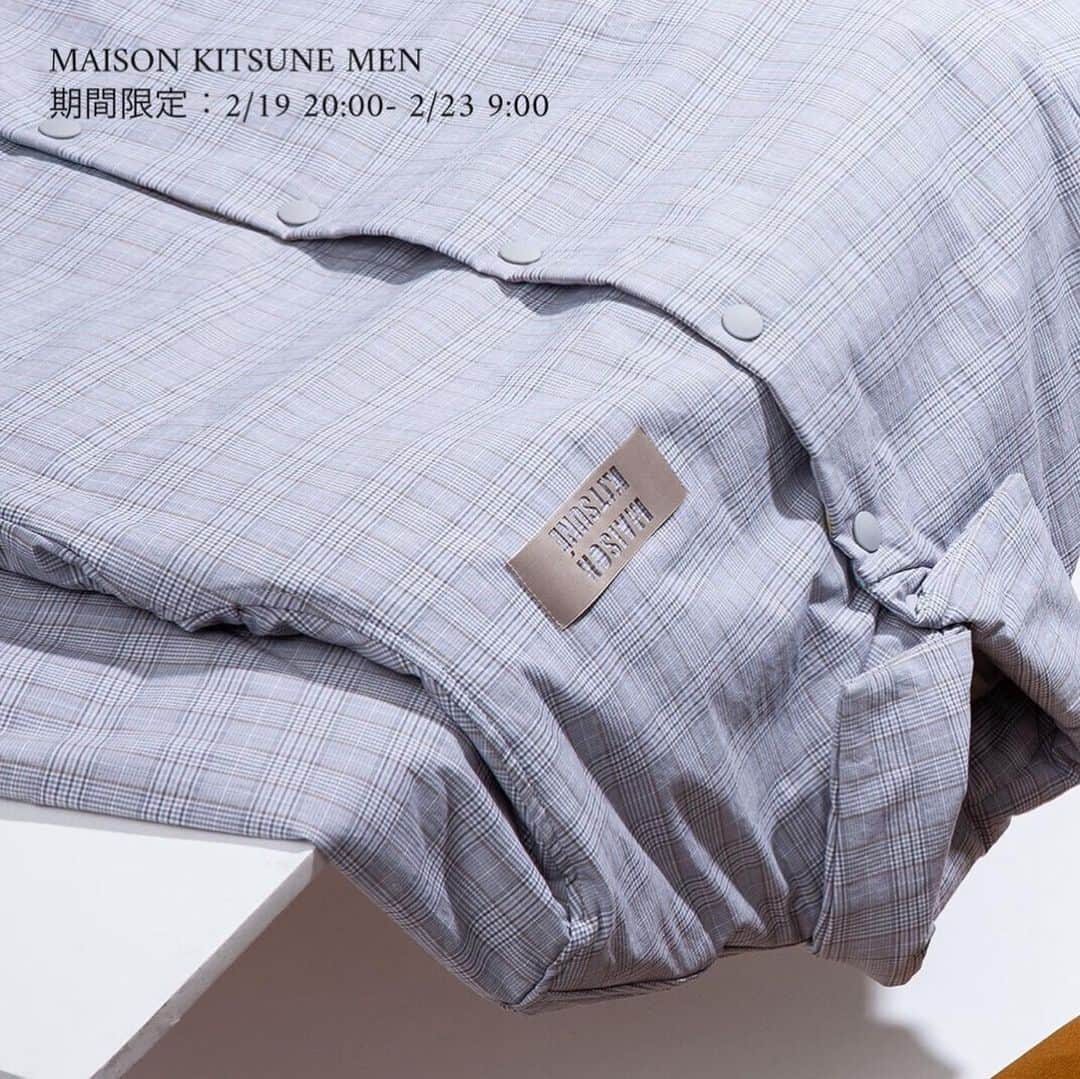 GLADDのインスタグラム：「【今夜20:00から🦊】﻿ #maisonkitsune ユニークかつセンスフルなコレクション﻿ キャッチーなブランドアイコンをCHECK！﻿ 〰︎〰︎〰︎〰︎︎〰︎〰︎〰︎〰︎〰︎︎〰︎〰︎〰︎〰︎〰︎﻿ MAISON KITSUNE WOMEN -max 80%OFF-﻿ MAISON KITSUNE MEN﻿ 期間限定セール：2/19 20:00- 2/23 9:00﻿ ﻿﻿   🏷 #メゾンキツネ﻿ ﻿ ユニークかつセンスフルなコレクションで世界を虜にする﻿ 『メゾン キツネ』が今夜20:00 @gladd_official に登場🦊﻿ ﻿ メンズラインではブランドのシズネチャーのロゴトップスや﻿ キャップなどファン必見のアイテムも。﻿ 公式インスタグラムでは今夜のSALEに先駆け一部をご紹介👉Swipe▶︎▶︎ ﻿ ﻿ ［MEN］﻿ ﻿ ■SWEATSHIRT PALAIS ROYAL﻿ 26,400円　→13,200円 （税込） ﻿ ﻿ ■TEE-SHIRT SMILEY FOX﻿ 14,300円→5,800円 （税込） ﻿ ﻿ ■PO STRIPES FOX HEAD﻿  66,000円﻿→ 26,400円 （税込） ﻿ ﻿ ニュークラシックがキーワード。 パリ発の上質カジュアルをオフプライスでお届けします✨ ﻿ 会員制シークレットセールの登録は プロフィールから🔗﻿@gladd_official ﻿  ﻿ 🚩お気に入りのブランドをフォローして10分早く先行入場﻿ ﻿ ﻿ 〰︎〰︎〰︎〰︎〰︎︎〰︎〰︎〰︎〰︎〰︎︎〰︎〰︎〰︎〰︎〰︎﻿ ﻿ MAISON KITSUNE（メゾンキツネ）﻿ 2002年に設立されたフランス パリ発のブランド。“ニュークラシック” をキーワードに、確かな職人のノウハウと多種に及ぶ上質な素材を用いて、モダンでありながらもタイムレスなスタイルを提案し続けています。ファッションだけでなく、ミュージックレーベルやカフェなど様々なカルチャーを持ち、"Art de Vivre"(生活芸術) を表現するライフスタイルブランド。﻿ ﻿ 〰︎〰︎〰︎〰︎〰︎︎〰︎〰︎〰︎〰︎〰︎︎〰︎〰︎〰︎〰︎〰︎﻿ ﻿  #カフェキツネ #キツネ #メゾンキツネ #ブラウンコーデ #ジーユーコーデ #チェックコート #メゾンキツネ #ポロシャツ #デニムコーデ #ブーツコーデ #きれいめカジュアル#ジャケットコーデ#バケットハット #バケハ #モノトーンコーデ #ブラックコーデ#シンプルコーデ #お洒落さん🦊と繋がりたい#キツネ#おしゃれさんと繋がりた#MAISONKITSUNÉ  #キツネ﻿#買い物 #パリジェンヌ #ベーシックコーデ #セレクトショップ #ファッション通販 #キツネカフェ #cafekitsune #cafekitsunetokyo #カジュアルコーディネート  ﻿」