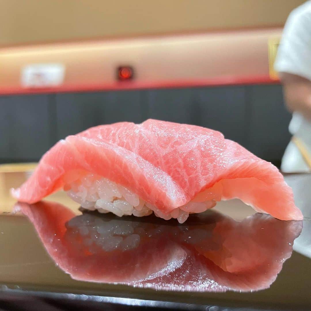 SUSHI KANDA • 寿司神田さんのインスタグラム写真 - (SUSHI KANDA • 寿司神田Instagram)「Honmaguro O Toro  Made in japan.  Very good condition now.   For reservation: 02.712.6639 or 099.606.0013 Or add us on Line @kandarestaurants  #sushikanda#sushi#japanesecuisine#sashimi#foodporn#aroi#aroiibkk#ginraidee#paigingun#wongnai#edtguide#bkkmenu#starvingtime#寿司神田#寿司」2月19日 14時28分 - sushi.kanda
