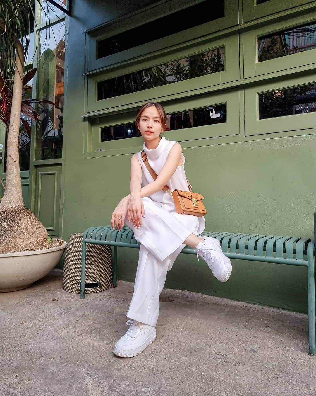 バイトゥーイ・ズワピットのインスタグラム：「บอกตากล้องว่ากดรัวๆ...ยิ้มไม่ทันจ่ะ 😛🤎 @mcmthailand #3Psnap」