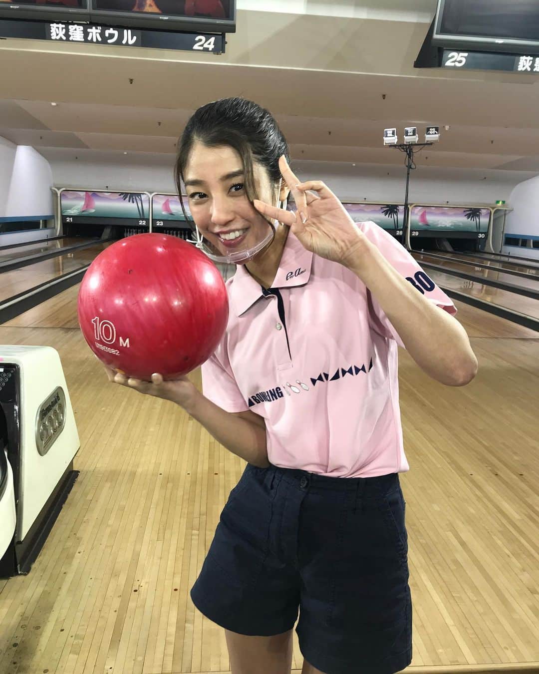 姫路麗のインスタグラム：「アナウンサーの岡副麻希さんとご一緒させていただきました☆ 綺麗で可愛くてスタイル良くて、とても素敵な方でした♡ 3月30(火)18:00〜フジテレビCS ONE チャンピオンボウリンググランプリ 是非ご覧下さい！！」