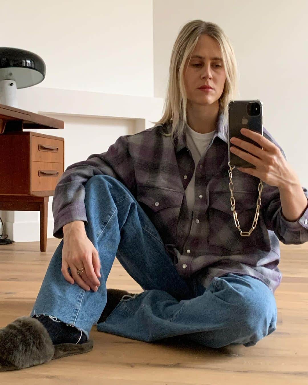 Linda Tolのインスタグラム：「Waiting for Spring to arrive」
