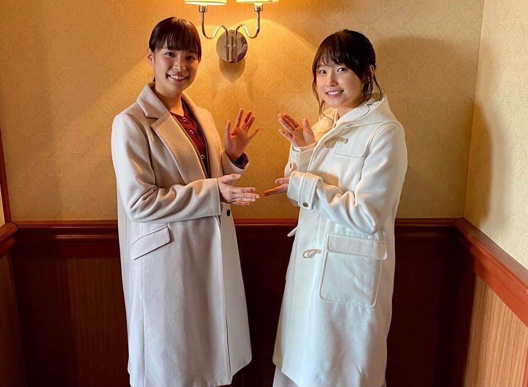 アノニマス〜警視庁“指殺人”対策室〜のインスタグラム：「‪#アノニマス 警視庁“指殺人”対策室‬ ‪ 第5話「奪われた居場所」‬ ‪2月22日(月)よる10時放送☝️‬  ‪図書館司書の山名栞役📚‬ ‪#鞘師里保 さん‬  ‪同じ歳の #関水渚 さんと‬ 2ショットいただきました🤲💕‬  ‪#香取慎吾 #MEGUMI #清水尋也 ‬‪#勝村政信  #山本耕史 ‬‪#シムウンギョン ‬ ‪#萩原利久 #橋本淳 #テレビ東京 ‬」