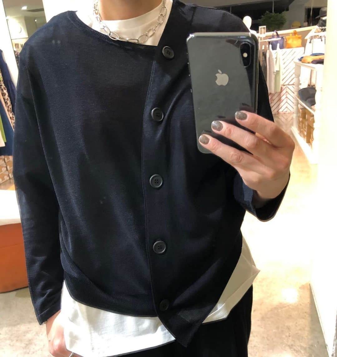 GATHER yamatoさんのインスタグラム写真 - (GATHER yamatoInstagram)「・ ー Spring Layered code◾︎◽︎ー  黒のKnitカーデを 白Tとレイアード カーデは2way type👍✨  ATSUROTAYAMA / cardigan ¥15,400+taxin  nina mew /catsaw ¥11,000+taxin  ーーーーーーーーーーーーー ・ #gather#GATHER大和 #ギャザー #佐賀 #大和#code#fashion#ootdfashion#セレクトショップ #モノトーン#モード#ATSUROTAYAMA#s/s#sayuri.」2月19日 14時42分 - gather_select