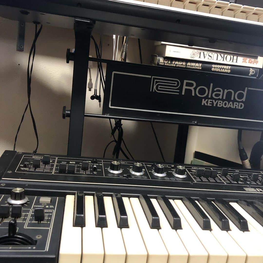 沖野俊太郎のインスタグラム：「SH-2、久しぶりの出動。  #RolandSh2 #roland #analoguesynth」