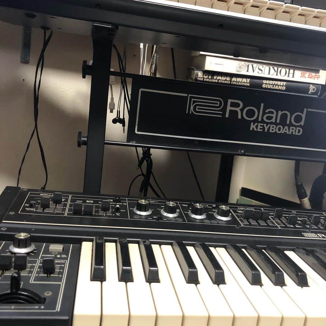 のインスタグラム：「SH-2、久しぶりの出動。  #RolandSh2 #roland #analoguesynth」