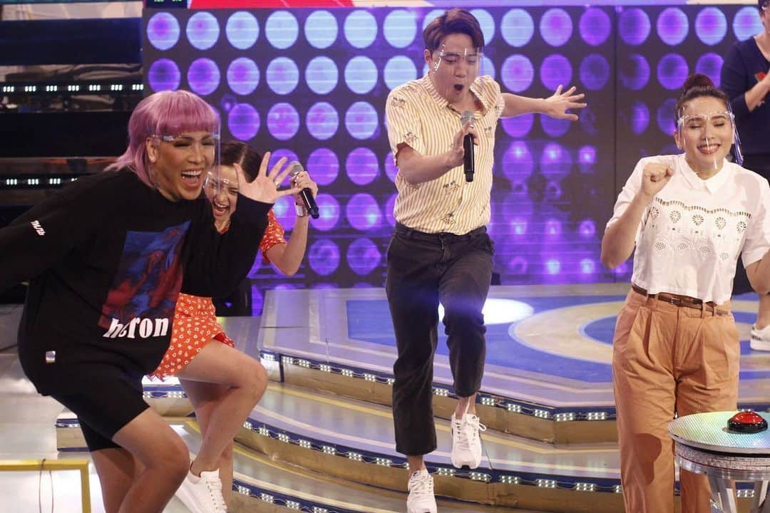 Ryan Bangさんのインスタグラム写真 - (Ryan BangInstagram)「#ItsShowtime #생방송 #필리핀 Make people happy everyday!」2月19日 14時47分 - ryanbang