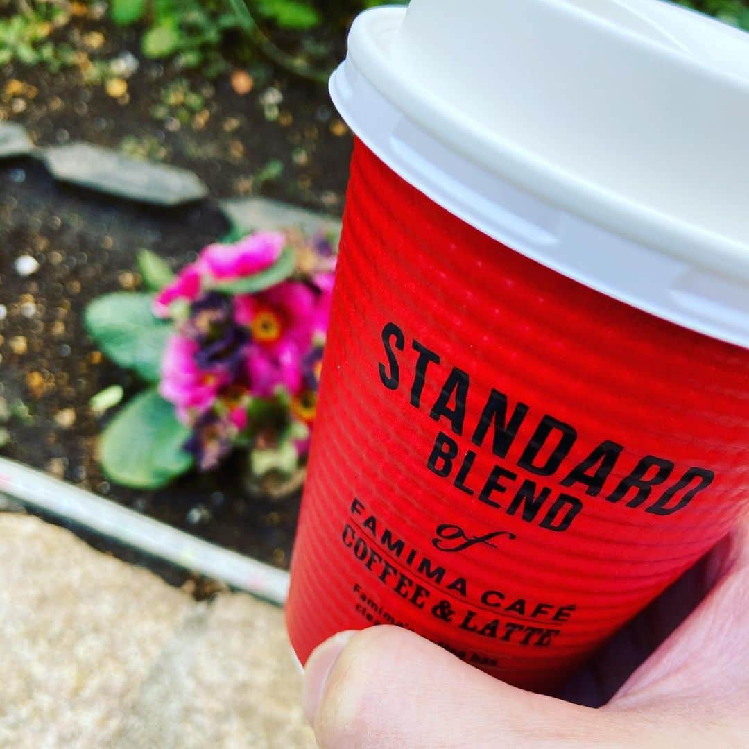 本城聡章のインスタグラム：「当たったのでw 珍しくこんな #珈琲ブレイク ☕️😌  金曜日の天使…朝から駆けずり回って疲労困憊…😥」
