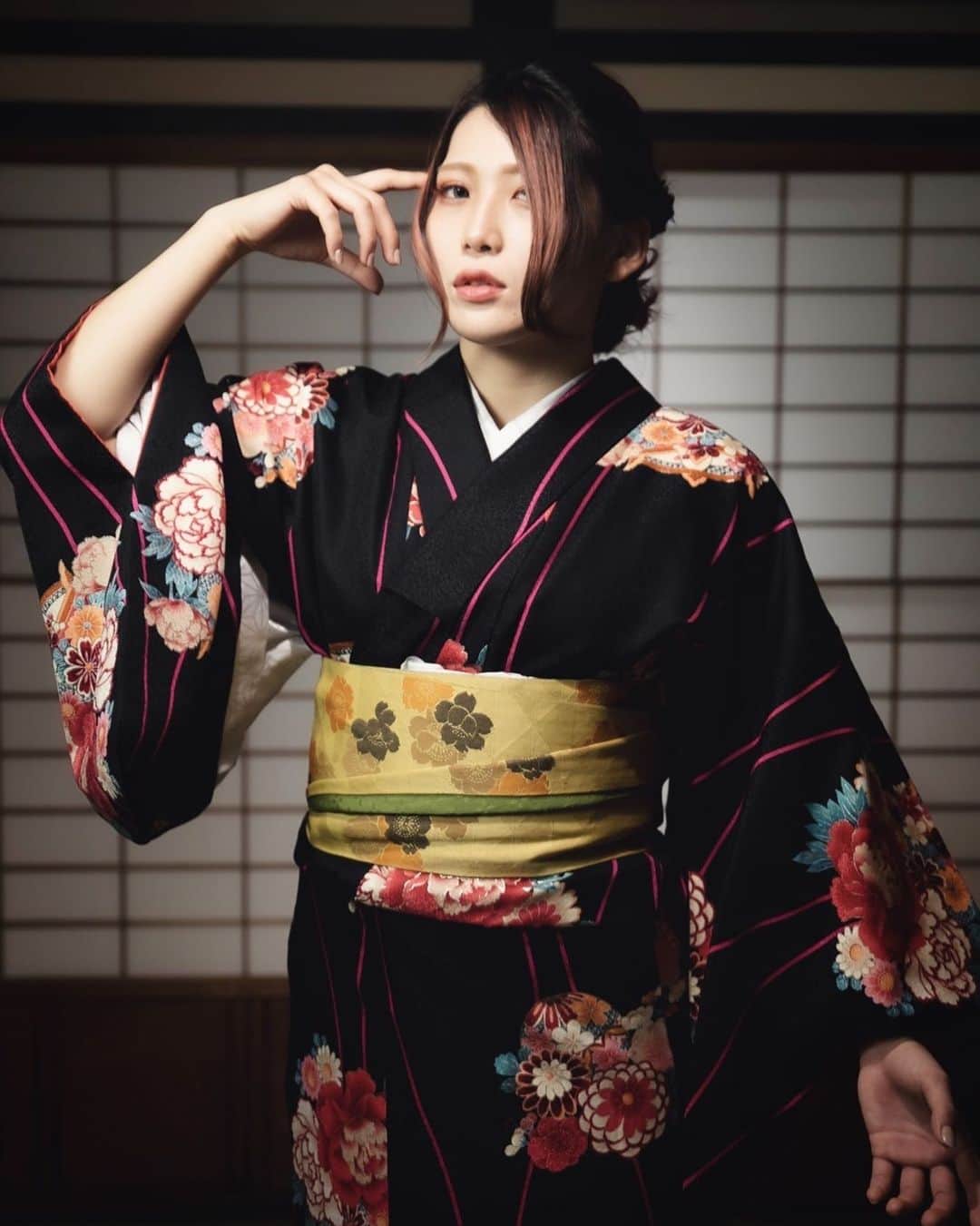 のインスタグラム：「3月3日 武道館発売 浴衣ポートレート . 姐さんじゃないです . 無惨様じゃないです (無惨様風には撮った) . 林下詩美です お楽しみに🌹 . #STARDOM #QQ」