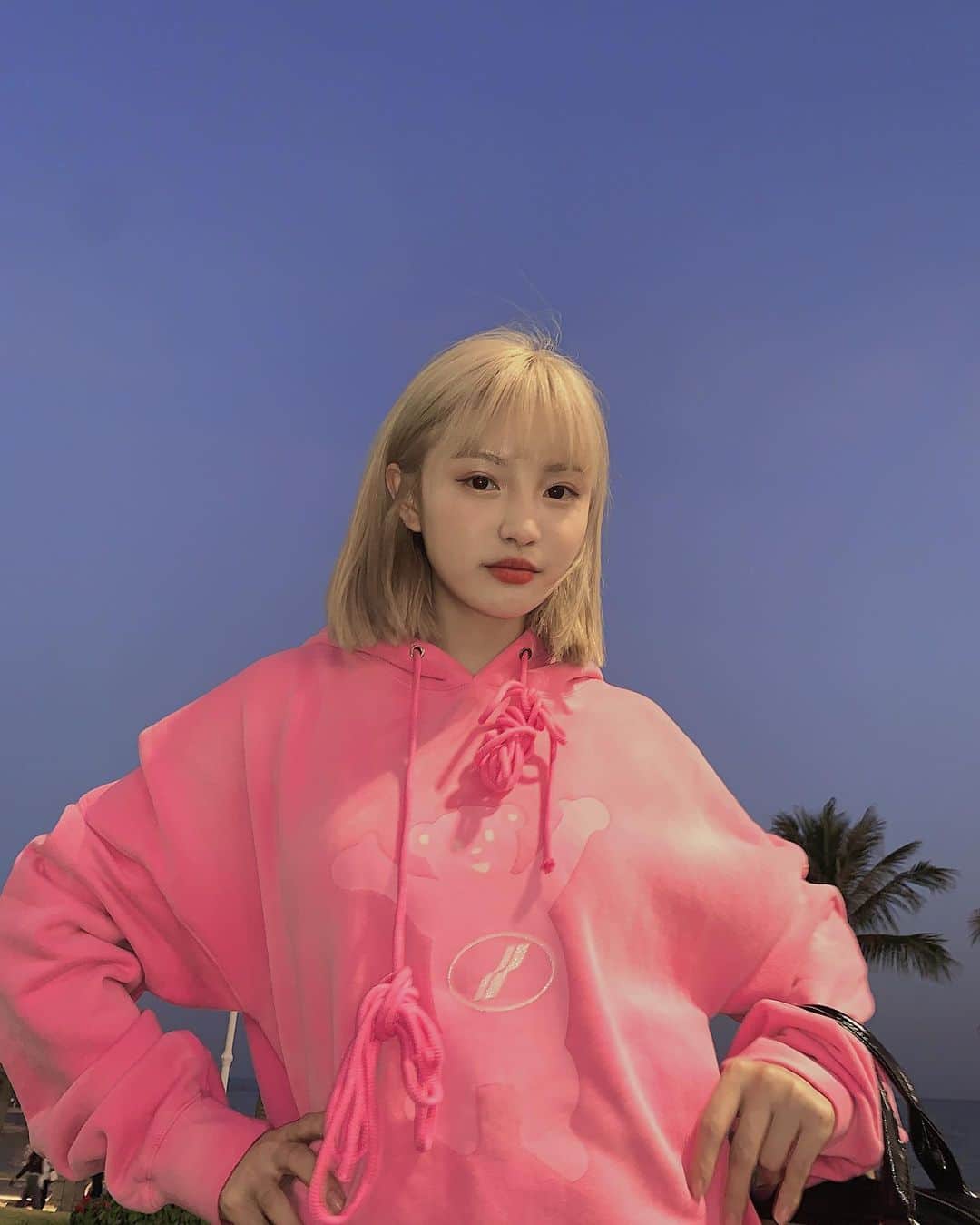 リン・シャオザイのインスタグラム：「💗」