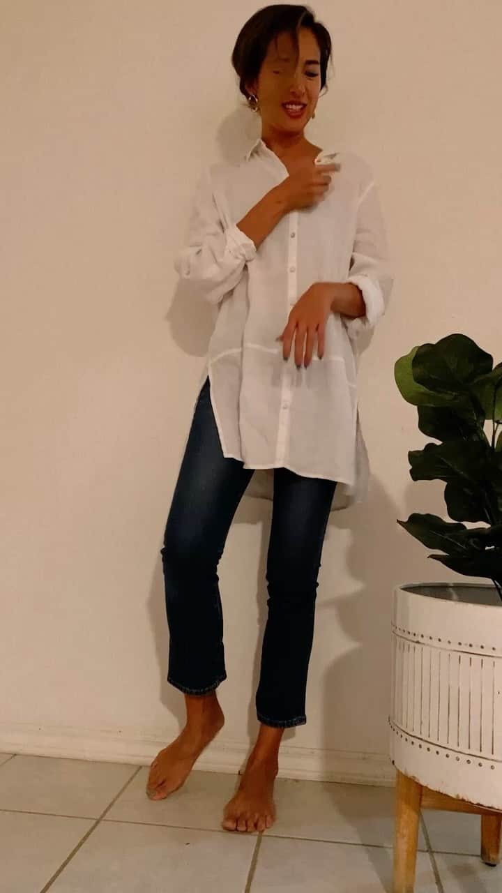 Mieのインスタグラム：「訳してタジマックス😋で買った３つのお洋服見せるよー🤗🧡 最近あんまり外に出て人と会う事がないからなかなかお買い物欲が湧かなかったんだけど、 久々にヒョロっと立ち寄ったコチラが 楽しすぎて〰︎ 掘り出しモノてんこ盛り。  1時間があっというまで🙌🏾 @vince  @tahari_official のマークダウンモノが あったりして本当楽しい。 ノードストロームラックも 行きたかったけど時間なかったからまたゆっくり自分時間作っていこーっと🧡  ハワイはね、どこもかしこも空いていて 新しいお店も出来てるけど、ローカルが集まる場所やお店は空いてる。 観光客のみんなを待ち侘びてるお店は寂しそうにでも気丈にみんなを待ってる😢🧡 1日も早くみんなが戻ってくれることを わたしも待ち侘びてます🧡  PS 髪の毛ボサボサすみません😅」