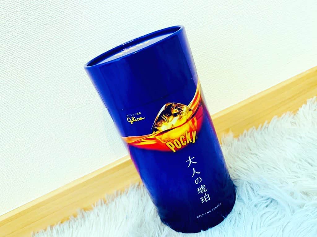 のインスタグラム：「AMORE♡  #大人の琥珀 #ポッキー」