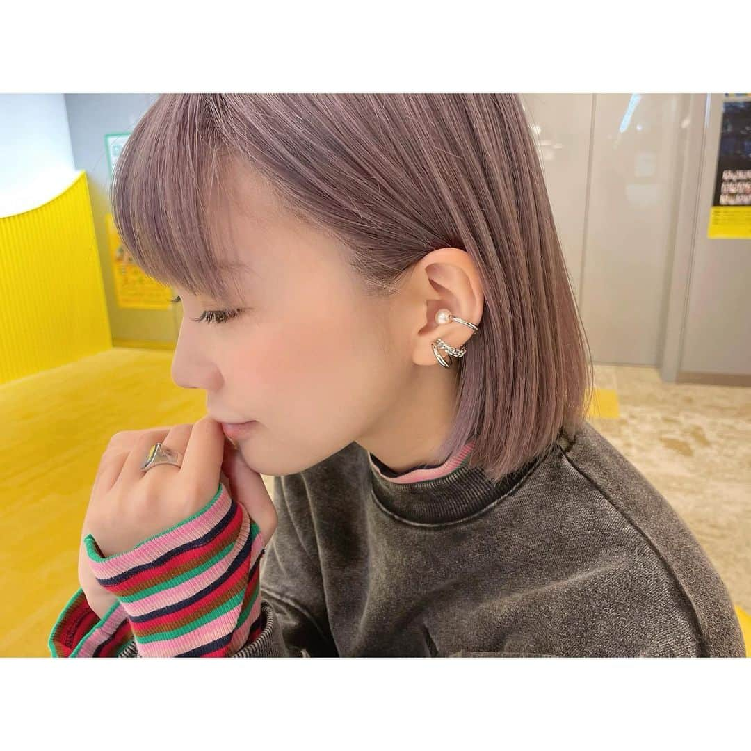 西脇彩華さんのインスタグラム写真 - (西脇彩華Instagram)「＊ New Ear cuff ❤️❤️ @d.u.e_official 🙏🧸 ・ おきにいり..💘🐨✨ ・ シルバーだけど品もあるからいろんなファッションにつけれるし、存在感もあるから一つつけるだけでかわいい🎀😍 ・ #acsessories #earcuff #earrings #pierce #emportrait #due #japan #tokyo #new #fashion #style #アクセサリー #イヤリング #イヤーカフ」2月19日 15時37分 - chapon_930