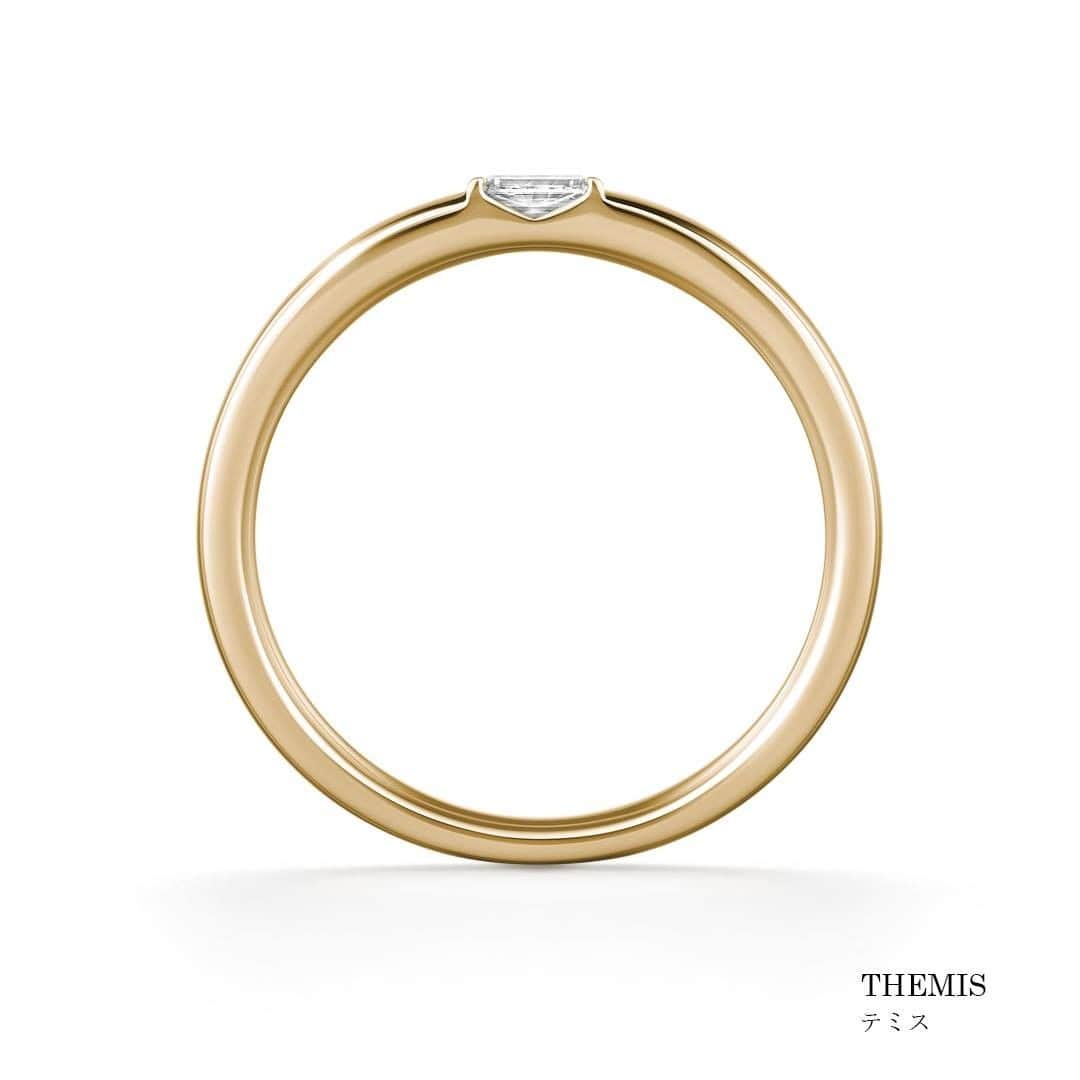 婚約・結婚指輪のI-PRIMO（アイプリモ）公式アカウントさんのインスタグラム写真 - (婚約・結婚指輪のI-PRIMO（アイプリモ）公式アカウントInstagram)「2月19日に発売するアニバーサリーリングは、ファッション性の高さに加え、“幸福のお守り”となるモチーフを取り入れた、ジェンダーレスなデザインが特徴。  着け心地のよい細身ながら、ブライダルリングに重ね着けした時にも存在感を放つリングは、上から、縄目模様の「エラト」、バゲットカットのダイヤモンドが凛と輝く「テミス」、ダイヤ型カットがきらめく「キュレネ」。イエローゴールド以外に、ピンクゴールドとプラチナも選ぶことができます。  結婚記念日や出産、誕生日、ホワイトデー、クリスマス——。１年365日、それぞれの日は、きっと誰かのかけがえのない記念日。それら人生の節目となるタイミングに、特別なリングを贈りませんか？  アニバーサリーリング：エラト #アイプリモ_エラト アニバーサリーリング：テミス #アイプリモ_テミス アニバーサリーリング：キュレネ #アイプリモ_キュレネ  プロフィールのリンクからHPをご覧いただけます。 →@iprimo_official  #結婚指輪 #婚約指輪 #マリッジリング #ブライダルジュエリー #エタニティリング #エンゲージリング #marriagering #bridaljewelry #engagementring #結婚指輪選び #婚約指輪選び #結婚指輪探し #婚約指輪探し #iprimo #アイプリモ #プレ花嫁 #プレ花嫁さんと繋がりたい #結婚式準備 #花嫁 #結婚準備 #プロポーズ #ダイヤモンド #花嫁準備 #2021春婚 #2021夏婚 #ファッションリング」2月19日 16時00分 - iprimo_official