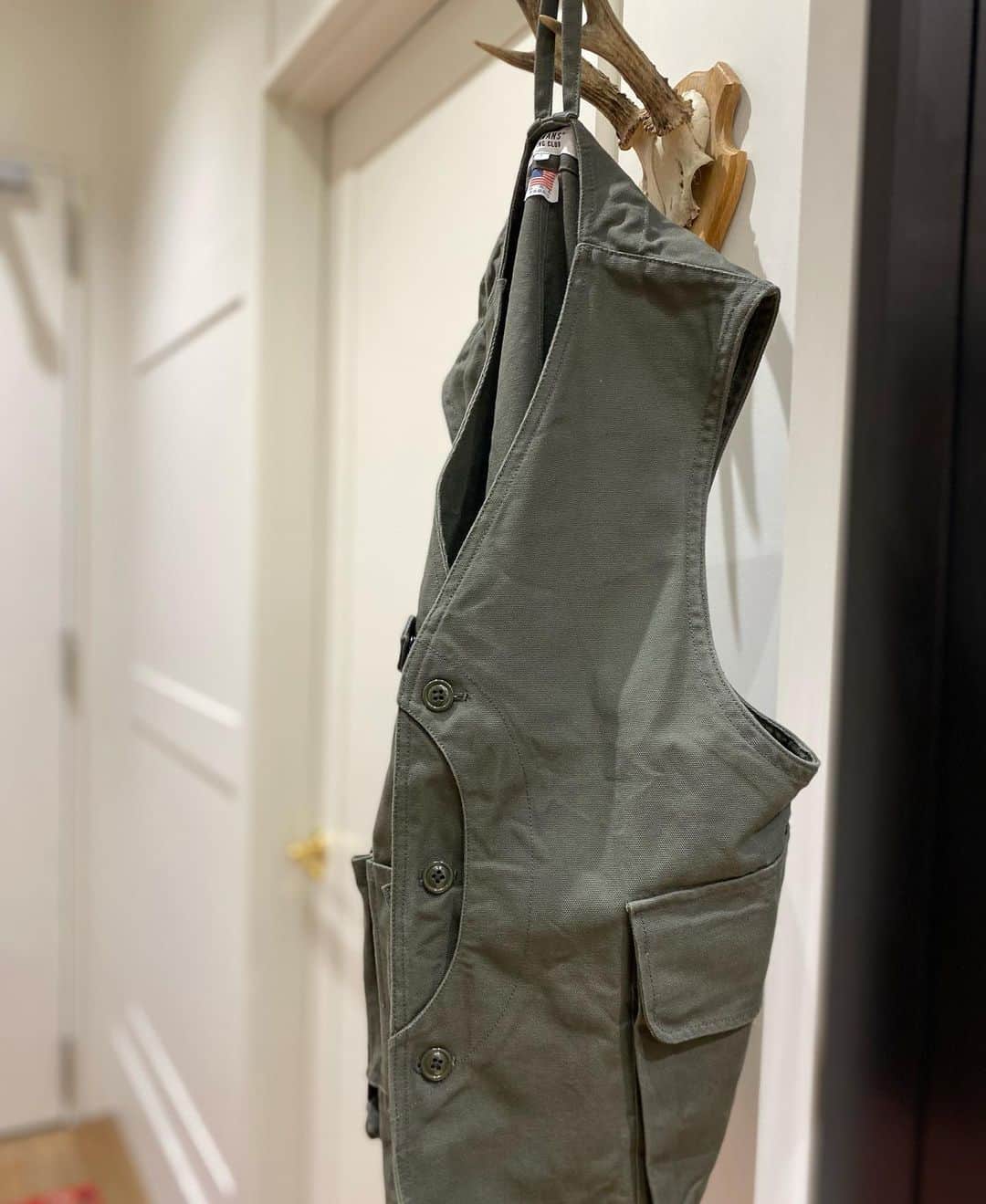 フリーマンズスポーティングクラブさんのインスタグラム写真 - (フリーマンズスポーティングクラブInstagram)「FSC STAFF STYLE-GINZA SIX  FREEMANS SPORTING CLUB  Vest:US DUCK HUNTING VEST Col:KHAKY/BROWN Price:¥21,000+tax  Shirt:CAMP COLLAR SHT Col:BURGUNDY Price :¥35,000+tax   Person:MASUDA Tall:172cm 着用サイズ Vest:L Shirt:L   店舗通販も承ります。 是非お問い合わせ下さいませ。  #freemanssportingclub #fscginza #ginzasix #menswear」2月19日 16時01分 - freemanssportingclub_jp