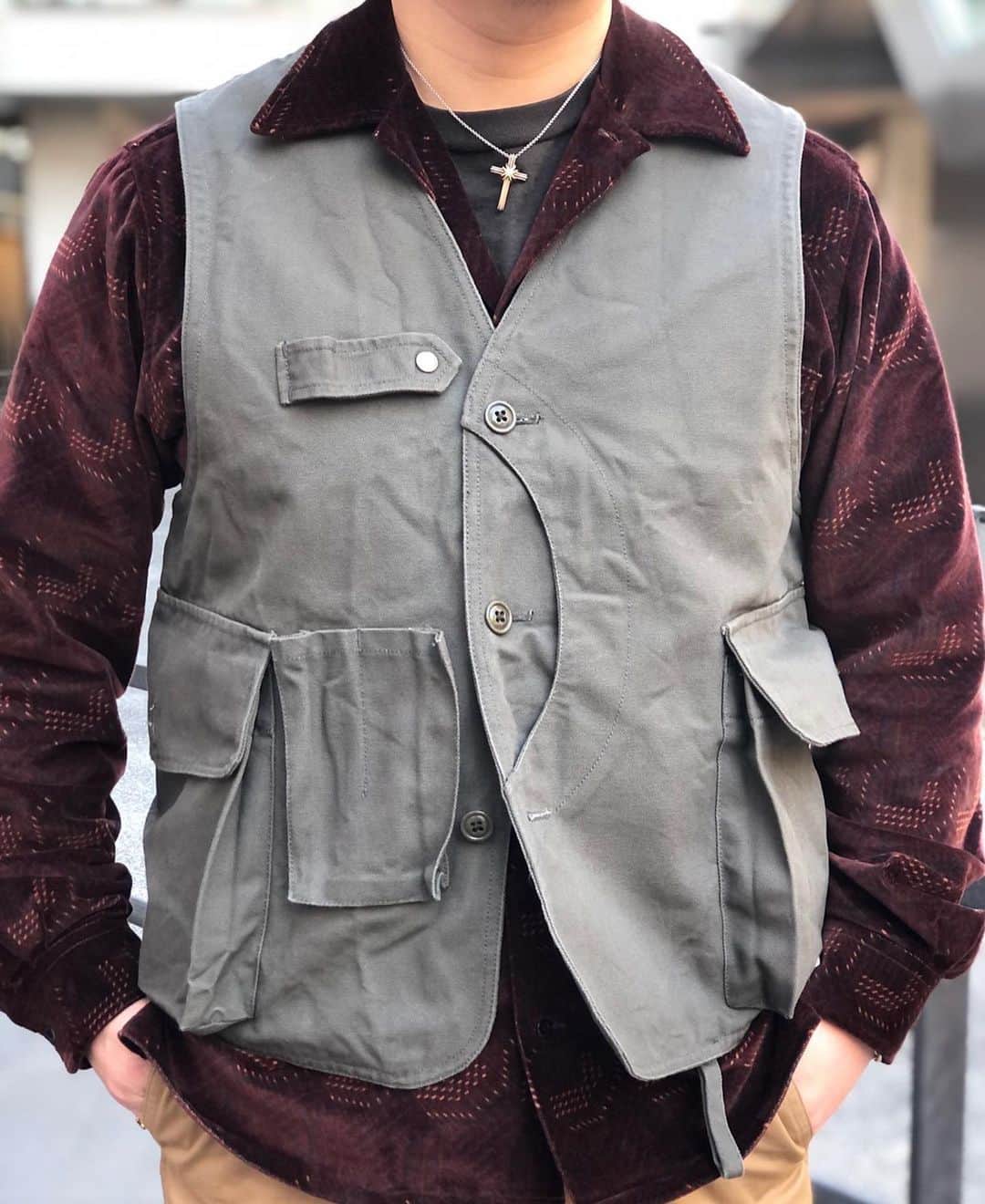 フリーマンズスポーティングクラブさんのインスタグラム写真 - (フリーマンズスポーティングクラブInstagram)「FSC STAFF STYLE-GINZA SIX  FREEMANS SPORTING CLUB  Vest:US DUCK HUNTING VEST Col:KHAKY/BROWN Price:¥21,000+tax  Shirt:CAMP COLLAR SHT Col:BURGUNDY Price :¥35,000+tax   Person:MASUDA Tall:172cm 着用サイズ Vest:L Shirt:L   店舗通販も承ります。 是非お問い合わせ下さいませ。  #freemanssportingclub #fscginza #ginzasix #menswear」2月19日 16時01分 - freemanssportingclub_jp