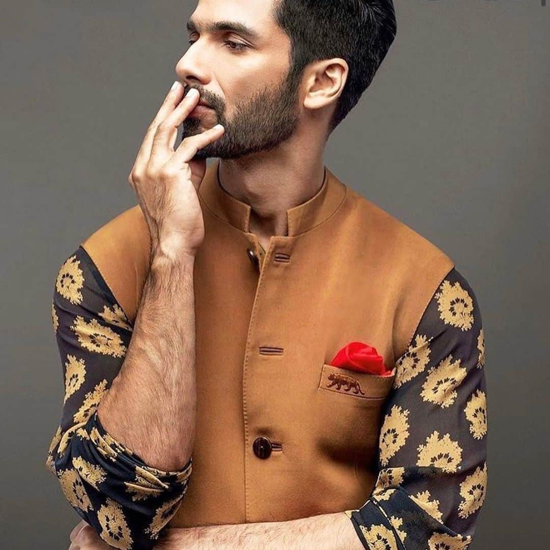 Indianstreetfashionのインスタグラム：「Men style fashion feat. @shahidkapoor for GQ #indianstreetfashion @indianstreetfashion #indianwedding #weddings #weddingsupplier #wedding #weddingsofinstagram #instawedding  #bridesofindia #bridesofinstagram #indianbridaloutfit #bridaloutfit #weddinglook  #bridestyle #weddingtrend #jewellery #weddinginspo #weddingplanner #weddingblogger #destinationwedding #weddingchoreography #couture #weddingjewellery #weddingshopping #weddingseason #indiandesigner @shahidkapoor #mensfashion」