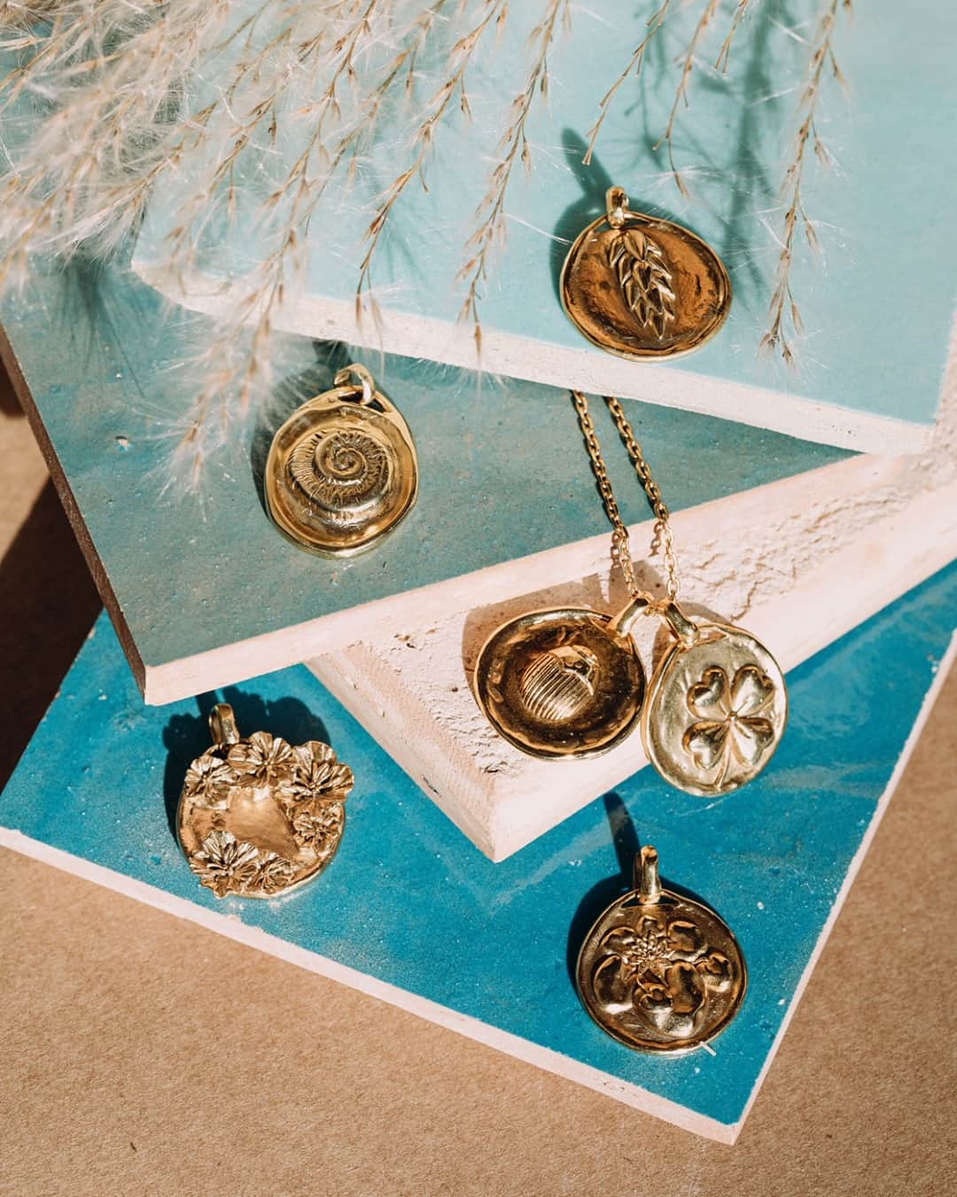 グーセンス パリのインスタグラム：「Six new TALISMAN medallions are now available. Which one will you add to your collection?  📷 by @alix.marnat」