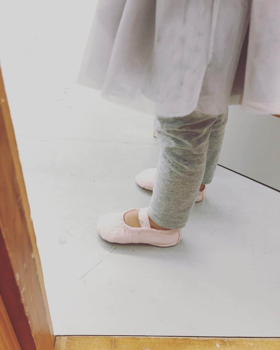 のインスタグラム：「娘がバレエを始めます♡ #バレエ#2歳#娘」