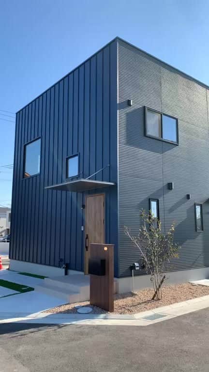 homelife 夢を叶える暮らし方のインスタグラム：「シンプルモダン・オール電化仕様ですっきりスマートな暮らしを実現。 加古川町備後の分譲物件をご案内致します。  2/20～2/28 見学会を実施します！ 詳しくはホームライフのHPまで。」